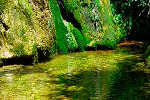 Culture et de l'aventure dans le réservoir de Rialb (Fuente Viva De Peramola Rialb réservoir)