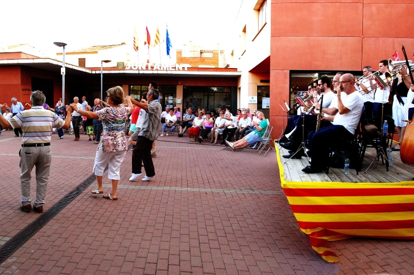 Sardana festival in Els Hostalets de Pierola