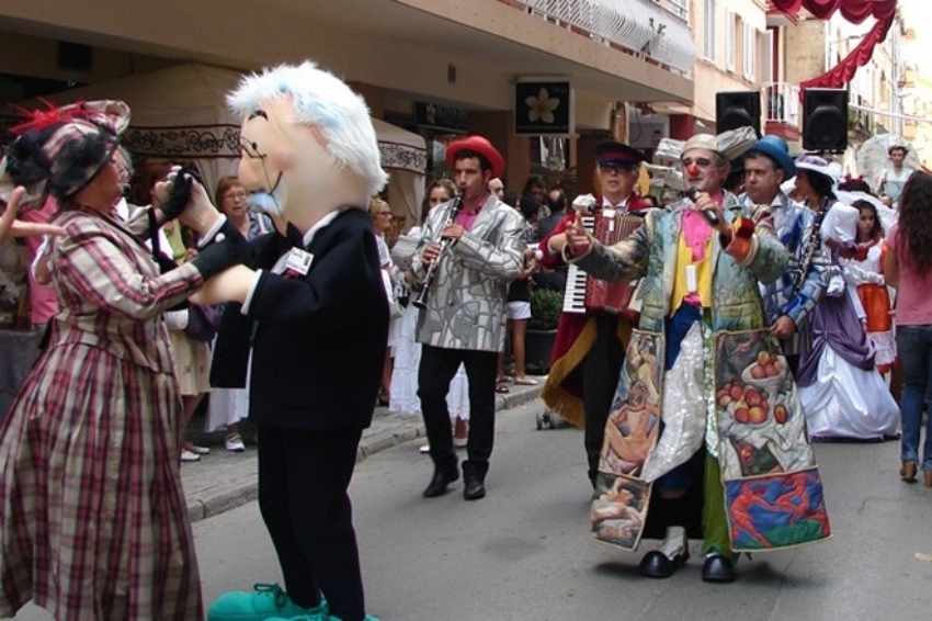 Modernist Market Fair in Canet de Mar