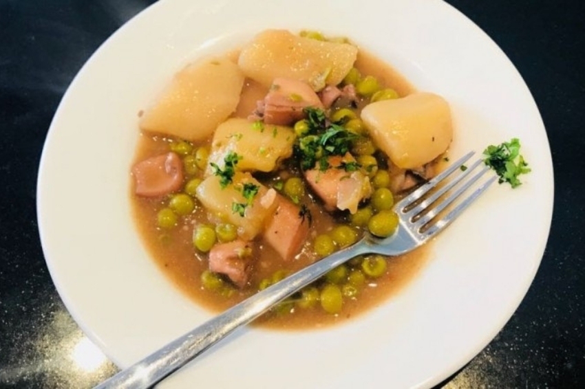 Journées Gastronomiques de l'Assiette. Petits pois aux seiches et pommes