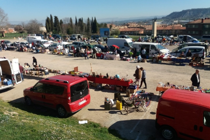 Marché d'occasion et d'antiquités à Tona