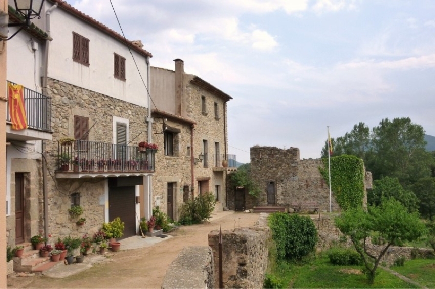 Medieval Route through Maçanet de Cabrenys