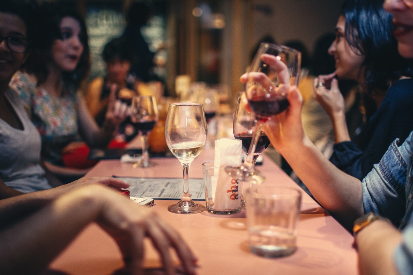 Wine tasting at the Jardinet d'Aribau in Barcelona