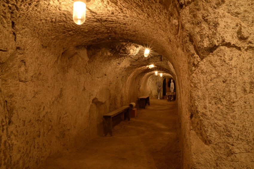 Guided tour: 'The air raid shelter at La Garriga station'