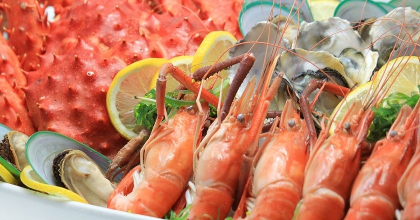 Voyagez avec le palais! Essayez les fruits de mer