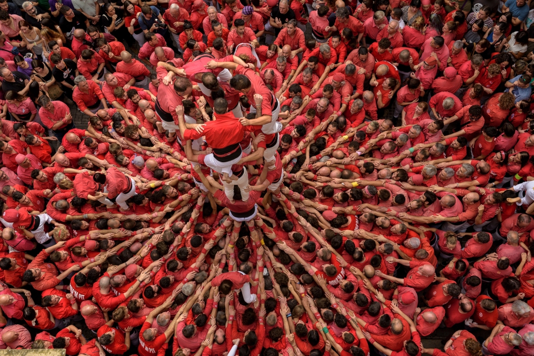 Live the excitement of the castells and the human tower groups in Catalonia 2024