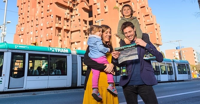 Nous faisons l'itinéraire de tram à travers le Baix Llobregat