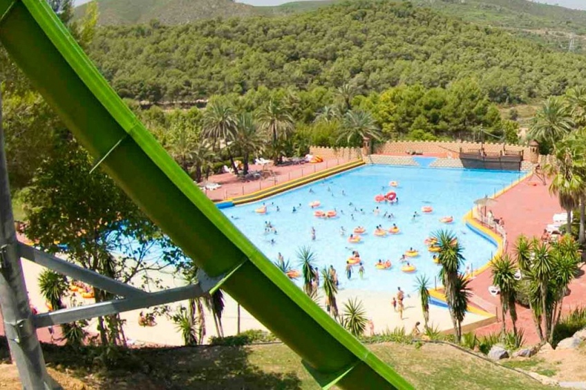 Win one of the 3 double tickets at Aqualeón Water Park Costa Daurada