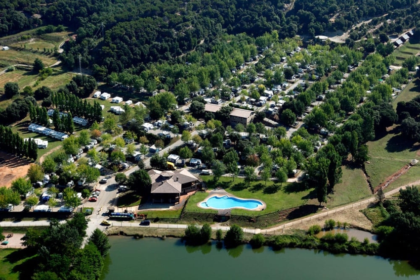 Guanya un cap de setmana en una parcel·la per a 4 persones al Càmping La Vall