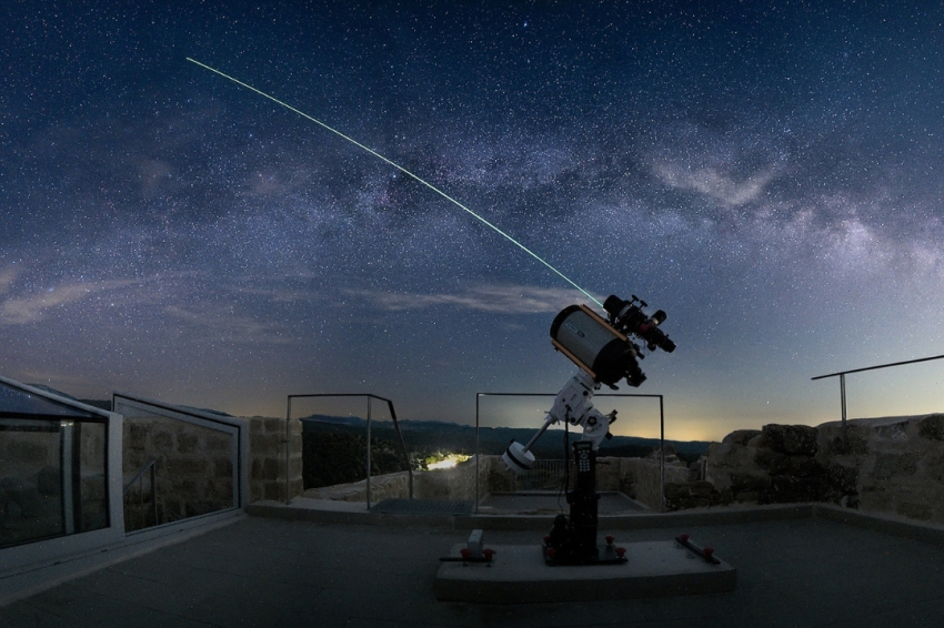 Giveaway: Premium Starry Night for 6 people, Astronomical Castle at Lladurs Castle