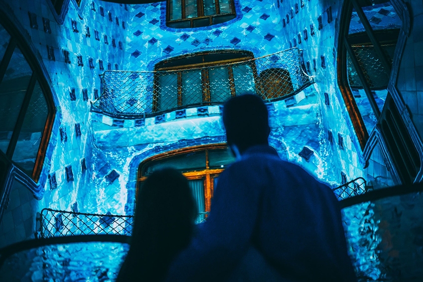 A Christmas of Light and Sound Awaits you at Casa Batlló! Attend the Free Show