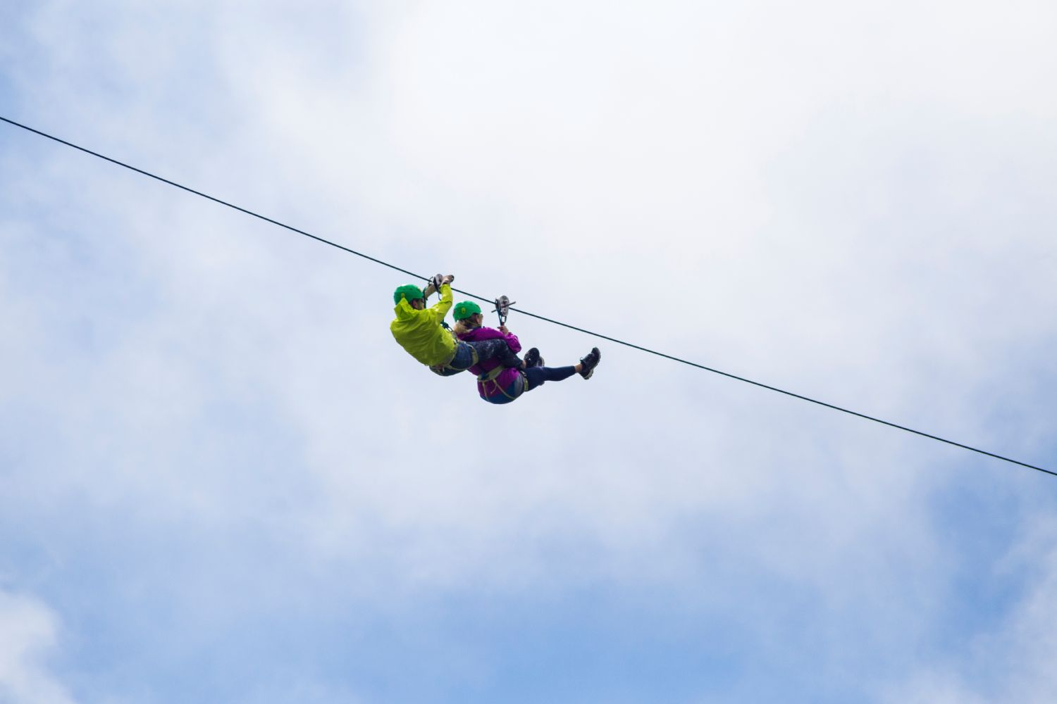 Pure adrenaline: the 200-meter zip line in Boí Taüll (Boi Taull Tirolina Gran)