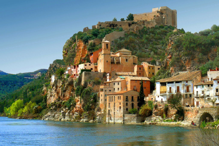 3 jours à travers les paysages du Matarraña et de Tortosa en bateau!
