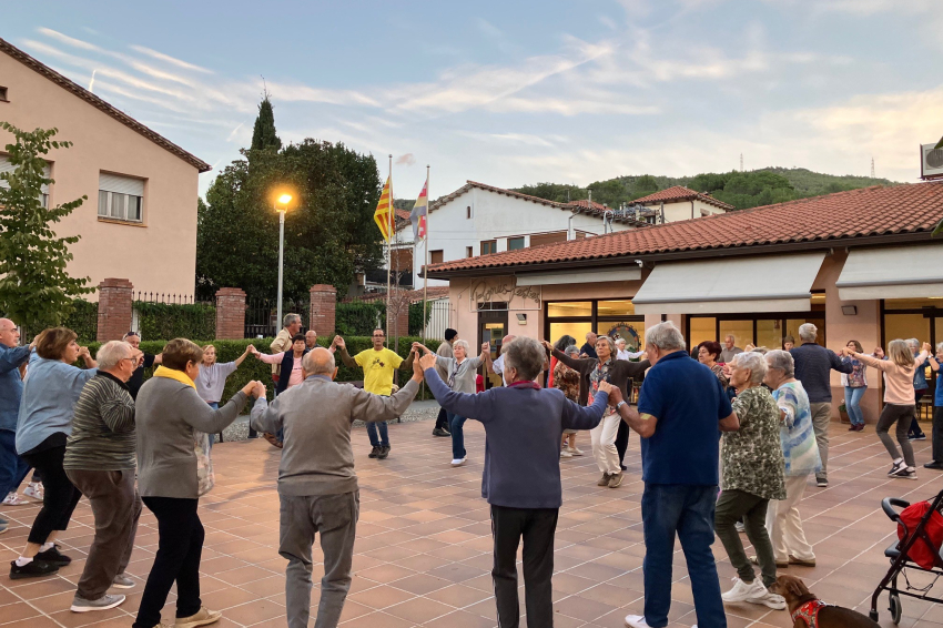 Castañada at Casal Sant Jordi with sardana dance, Aiguafreda
