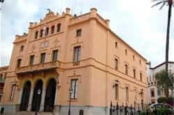 FemTurisme. Route Sitges, a town Hall Square accessble