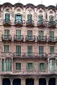 Le charme des façades de Barcelone (Casa Antonia Bures façade)