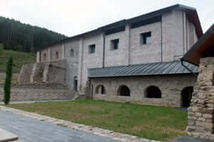 The Romanesque in Alt Berguedà (Monastery of Sant Llorenc)