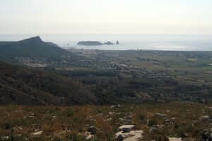 châteaux médiévaux dans les environs de Montgrí (Îles Medes De Del Castillo Del Montgri)