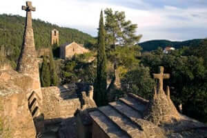 Les villes des morts, des cimetières les plus uniques de Catalogne (Rocks D Cimetière Olius)