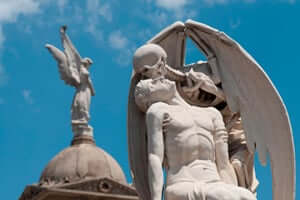 The cities of the dead, the most unique cemeteries of Catalonia (El Peto Of Death Cemetery Pueblo Nuevo)