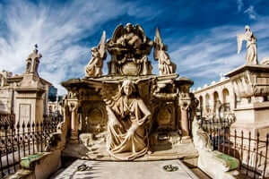 The cities of the dead, the most unique cemeteries of Catalonia (the holy town cemetery New)