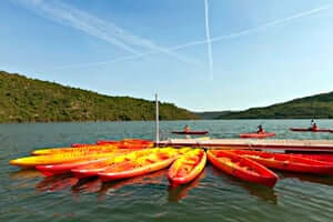 Cultura y aventura en el embalse de Rialb (Rutas Kayak Embalse Rialb Alquiler)