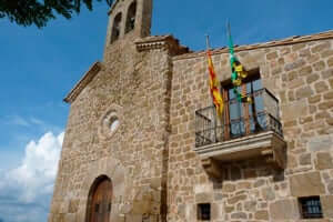 Culture et de l'aventure dans le réservoir de Rialb (Santuario Virgen del Soler Tiurana)