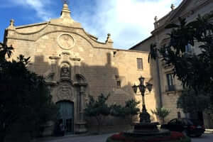 La splendeur du baroque à Solsona (cathédrale Solsona façade baroque)