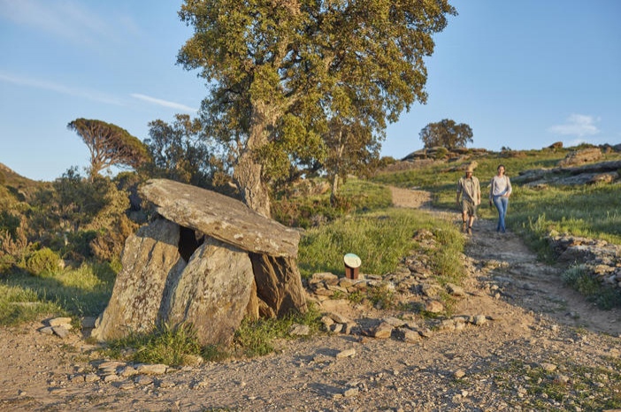 Itinerario megalítico y de la piedra seca I en Roses