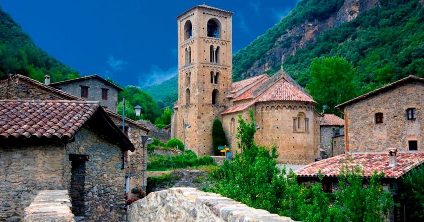 Beget i Rocabruna pels camins de contrabandistes