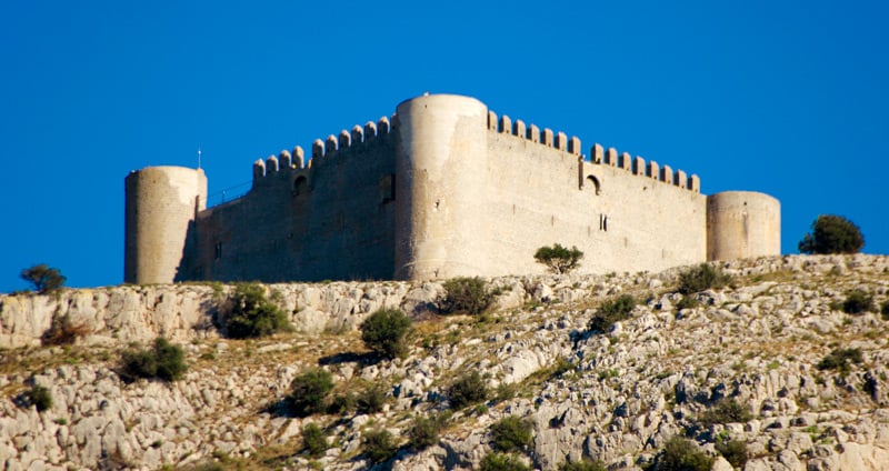 châteaux médiévaux dans les environs de Montgrí