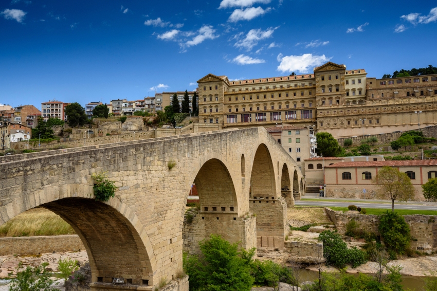 Culture and legends of Ponent in the heart of Catalonia by electric car