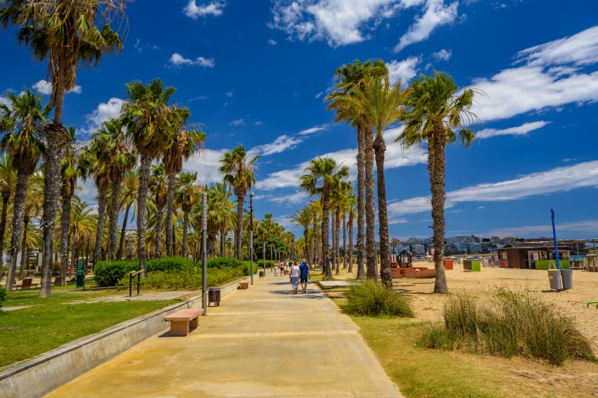 From south to north along the Costa Daurada by electric car