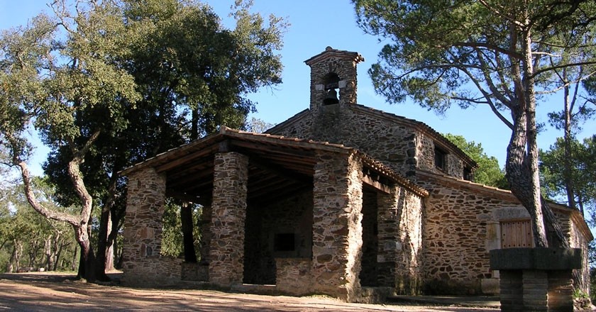 Route de l'ermitage de Sant Cristòfol del Bosc à Llambilles