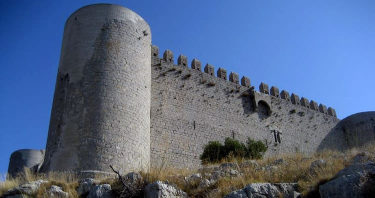 Route au Château du Montgrí