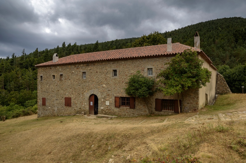 Route through the Carena del Roc de Fraussa from the Sanctuary of Las Salinas