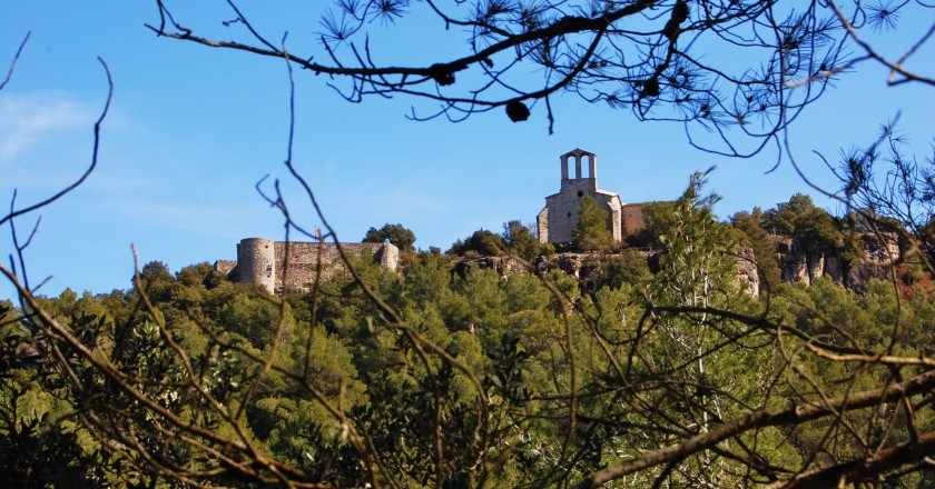 Route à travers le château de Vilademager et la fontaine du Plan Novell à La Llacuna