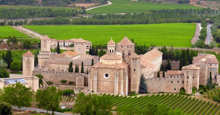 Route à travers le monastère de Santa María de Poblet