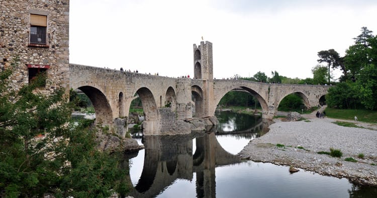 Route à travers les villages de pierre de Gérone