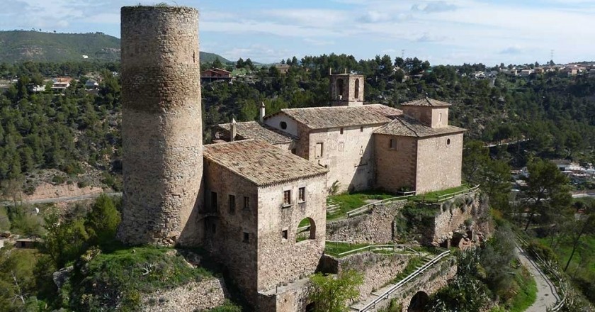 Route through the Torres de Fals in Fonollosa