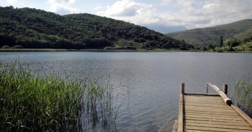 Tour of Montcortes Lake