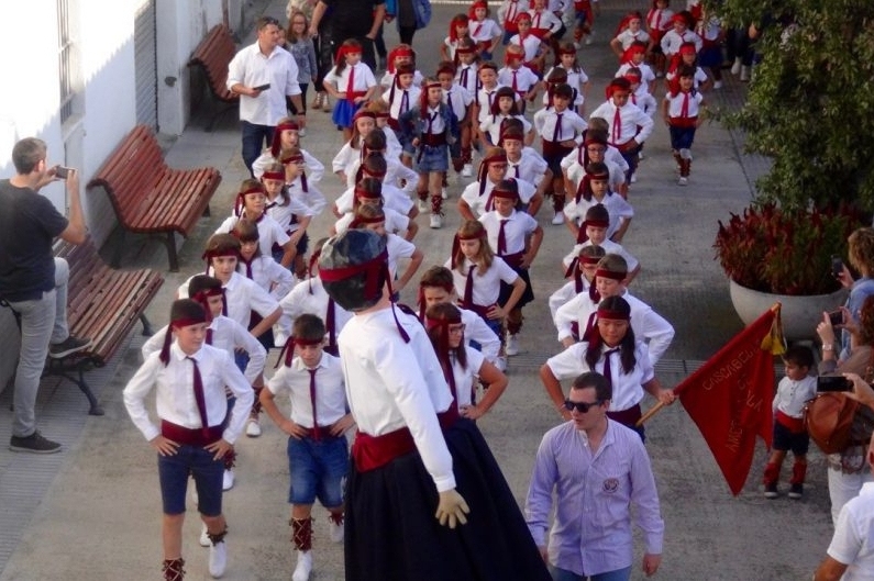Fiesta Mayor en L'Ametlla de Merola (Passacarrers_cascavells 860x530)