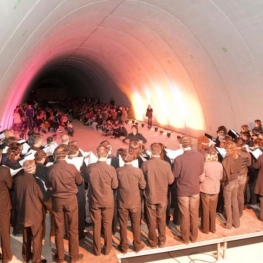 Concierto bajo el túnel de la Autovía en Cervera