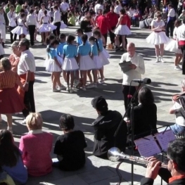 Competition of sardanista groups in Ripoll