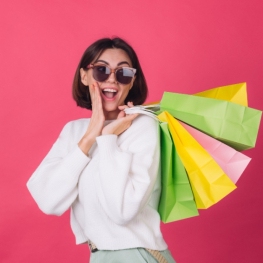 Day of shops and music in the streets of the Capital of Cava