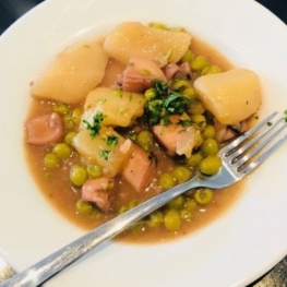 Mataró Plate Gastronomic Days. Peas with cuttlefish and potatoes