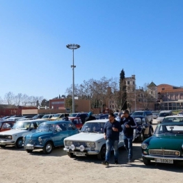 Marché de véhicules classiques et de motos anciennes à Santa&#8230;