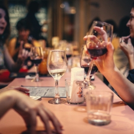 Dégustation de vin au Jardinet d'Aribau à Barcelone