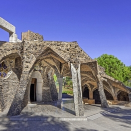 Guided tour of the Crypt and Colonia Güell