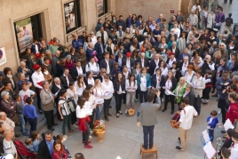 Cantada y bailada de Caramelles en Solsona